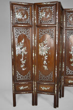 将图片加载到图库查看器,Paravent asiatique en bois sculpté et marqueterie de nacre