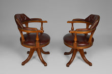 将图片加载到图库查看器,Paire de fauteuils Chesterfield pivotants en cuir