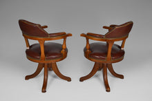 将图片加载到图库查看器,Paire de fauteuils Chesterfield pivotants en cuir