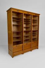 将图片加载到图库查看器,Grand meuble de notaire à rideaux par G. M. Radia, circa 1920