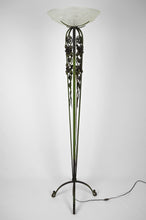 将图片加载到图库查看器,Lampadaire Art Déco aux roses en fer forgé et patine verte