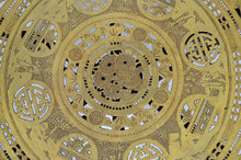 将图片加载到图库查看器,Table basse indochinoise sculptée avec plateau en laiton, 1890