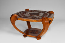 将图片加载到图库查看器,Table basse sculptée Art Déco Colonial vers 1930