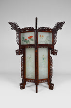 Cargar imagen en el visor de la galería, Grande lanterne asiatique en bois sculpté de dragons et panneaux de verre peints
