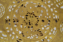 将图片加载到图库查看器,Table basse indochinoise sculptée de dragons et plateau décoré, vers 1890