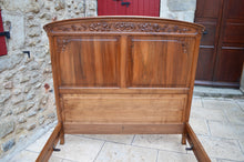 将图片加载到图库查看器,Lit Art Nouveau en noyer sculpté à thème floral, vers 1905