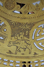 将图片加载到图库查看器,Table basse indochinoise sculptée avec plateau en laiton, 1890