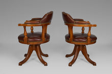 将图片加载到图库查看器,Paire de fauteuils Chesterfield pivotants en cuir