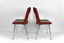 将图片加载到图库查看器,Paire de Chaises "Conférence" en chrome et skaï, circa 1960