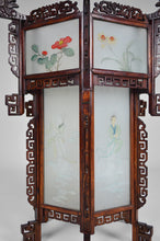 Cargar imagen en el visor de la galería, Grande lanterne asiatique en bois sculpté de dragons et panneaux de verre peints