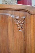 将图片加载到图库查看器,Lit Art Nouveau en noyer sculpté à thème floral, vers 1905
