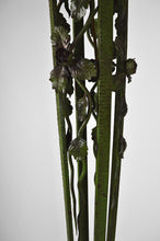 将图片加载到图库查看器,Lampadaire Art Déco aux roses en fer forgé et patine verte