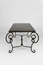 将图片加载到图库查看器,Table basse en fer forgé patiné et marbre noir, circa 1940