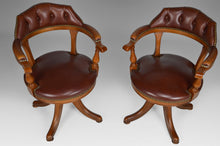 将图片加载到图库查看器,Paire de fauteuils Chesterfield pivotants en cuir