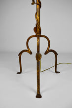 将图片加载到图库查看器,Lampadaire pique-cierge en fer forgé doré, France, circa 1940