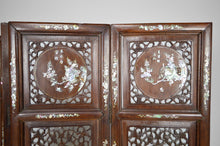将图片加载到图库查看器,Paravent asiatique en bois sculpté et marqueterie de nacre