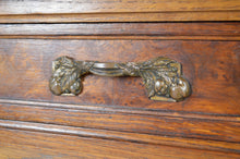 将图片加载到图库查看器,Buffet Art Nouveau en chêne et loupe d'orme, modèle aux coings