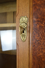 将图片加载到图库查看器,Buffet Art Nouveau en chêne et loupe, modèle au platane