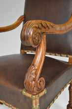 将图片加载到图库查看器,Fauteuil Louis XIII en cuir et noyer sculpté
