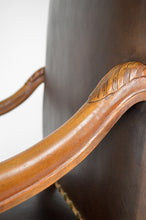 将图片加载到图库查看器,Fauteuil Louis XIII en cuir et noyer sculpté