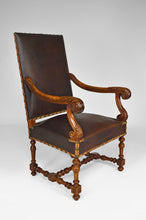 将图片加载到图库查看器,Fauteuil Louis XIII en cuir et noyer sculpté
