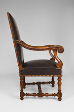 将图片加载到图库查看器,Fauteuil Louis XIII en cuir et noyer sculpté