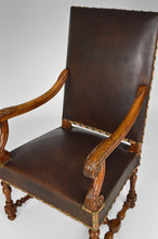 将图片加载到图库查看器,Fauteuil Louis XIII en cuir et noyer sculpté