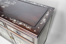 将图片加载到图库查看器,Enfilade en bois marqueté de Nacre, Asie, milieu XXe