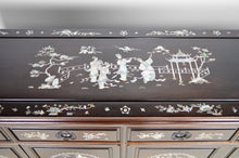 将图片加载到图库查看器,Enfilade en bois marqueté de Nacre, Asie, milieu XXe