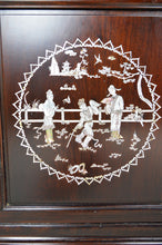 将图片加载到图库查看器,Enfilade en bois marqueté de Nacre, Asie, milieu XXe