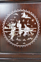 将图片加载到图库查看器,Enfilade en bois marqueté de Nacre, Asie, milieu XXe