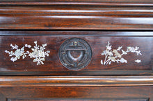 将图片加载到图库查看器,Enfilade en bois marqueté de Nacre, Asie, milieu XXe