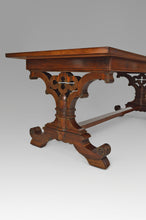 将图片加载到图库查看器,Table Anglaise Neogothique en acajou vers 1840