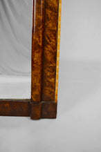 将图片加载到图库查看器,Miroir Art Déco, dorure et loupe d'Amboine, dans le goût de Maurice Dufrène, circa 1925