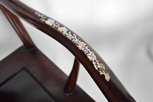 将图片加载到图库查看器,Importante Salle à Manger Asiatique en bois marqueté de nacre, milieu XXe