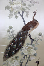 将图片加载到图库查看器,Paravent asiatique en bois sculpté et tapisseries brodées, vers 1900