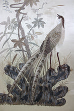 将图片加载到图库查看器,Paravent asiatique en bois sculpté et tapisseries brodées, vers 1900