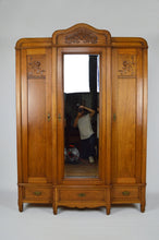 将图片加载到图库查看器,Armoire Art Nouveau en chêne massif sculpté, France, circa 1910