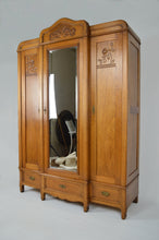 将图片加载到图库查看器,Armoire Art Nouveau en chêne massif sculpté, France, circa 1910