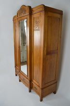 将图片加载到图库查看器,Armoire Art Nouveau en chêne massif sculpté, France, circa 1910