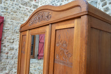 将图片加载到图库查看器,Armoire Art Nouveau en chêne sculpté, circa 1910