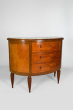 将图片加载到图库查看器,Commode demi-lune marquetée en acajou et marbre, vers 1925