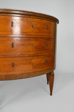 将图片加载到图库查看器,Commode demi-lune marquetée en acajou et marbre, vers 1925