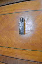 将图片加载到图库查看器,Commode demi-lune marquetée en acajou et marbre, vers 1925
