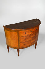 将图片加载到图库查看器,Commode demi-lune marquetée en acajou et marbre, vers 1925