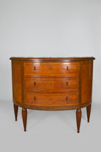 将图片加载到图库查看器,Commode demi-lune marquetée en acajou et marbre, vers 1925