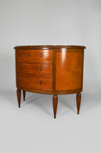 将图片加载到图库查看器,Commode demi-lune marquetée en acajou et marbre, vers 1925
