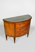 将图片加载到图库查看器,Commode demi-lune marquetée en acajou et marbre, vers 1925