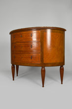 将图片加载到图库查看器,Commode demi-lune marquetée en acajou et marbre, vers 1925