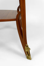 Lade das Bild in den Galerie-Viewer, Guéridon "Olga" par Louis Majorelle en acajou, France, circa 1900